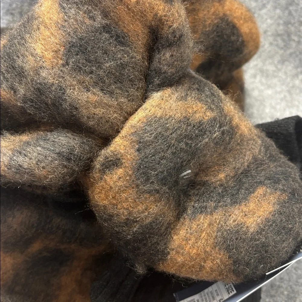 Universal Thread brown&  blk scarff and gloves set animal print NWT